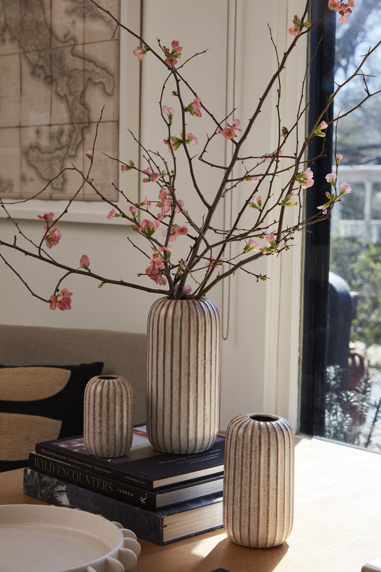 FAULT LINE CERAMIC GROOVED VASE