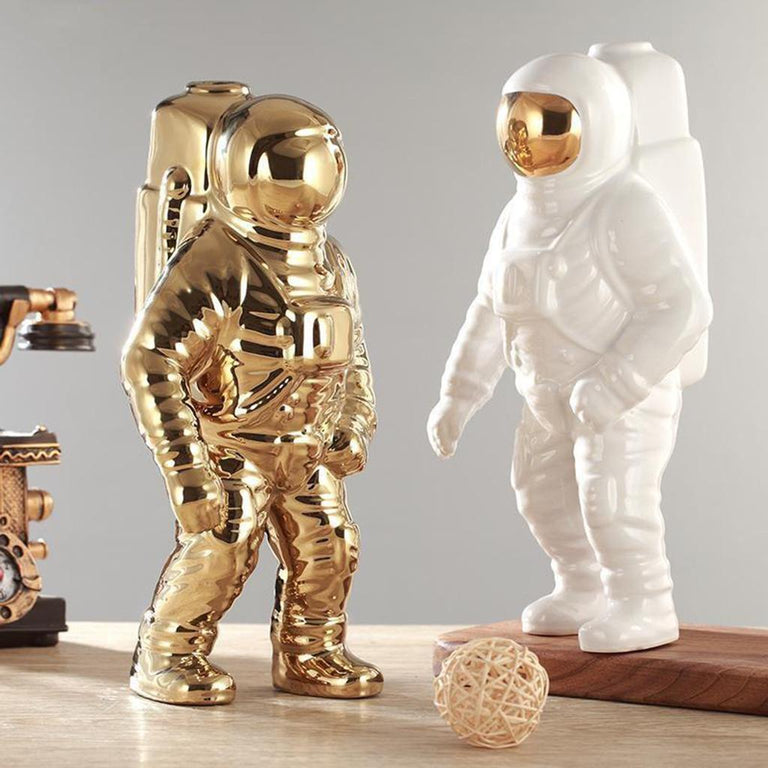 WHITE ASTRONAUT STATUE | FIGURINE