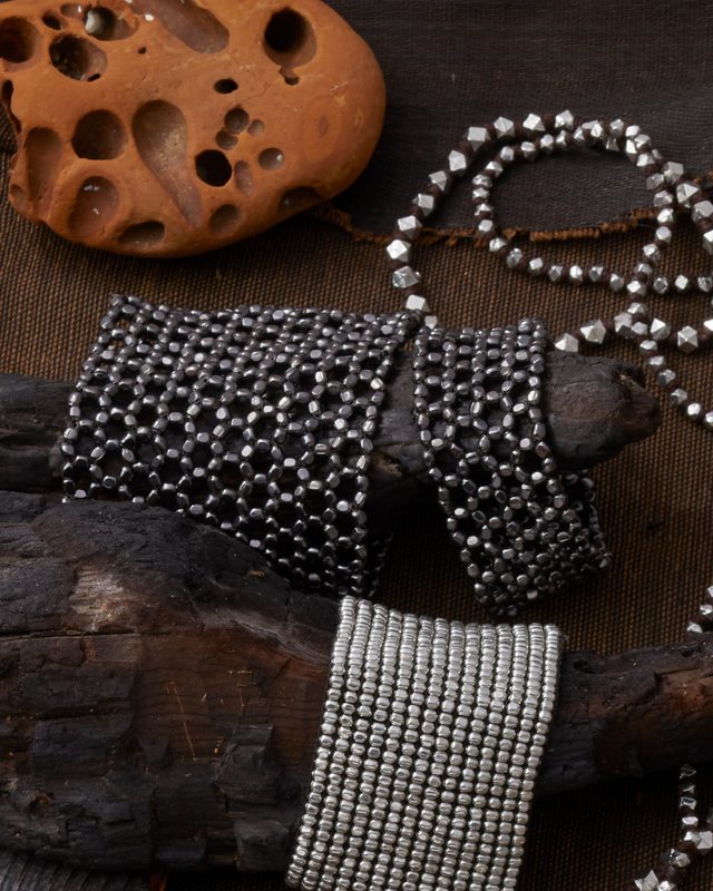 BEADED STRETCH GUNMETAL BRACELET | JEWELRY