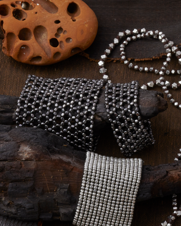 BEADED STRETCH GUNMETAL BRACELET| JEWELRY