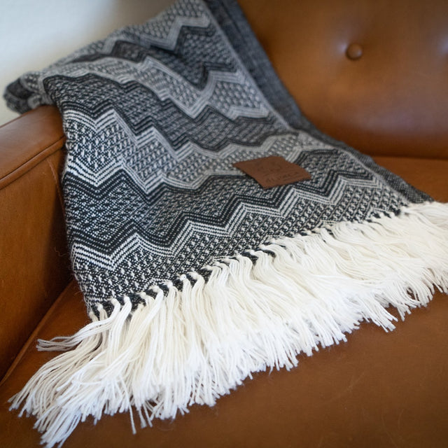 ALPACA BLACK CHAKANA (ECUADOR) | THROWS