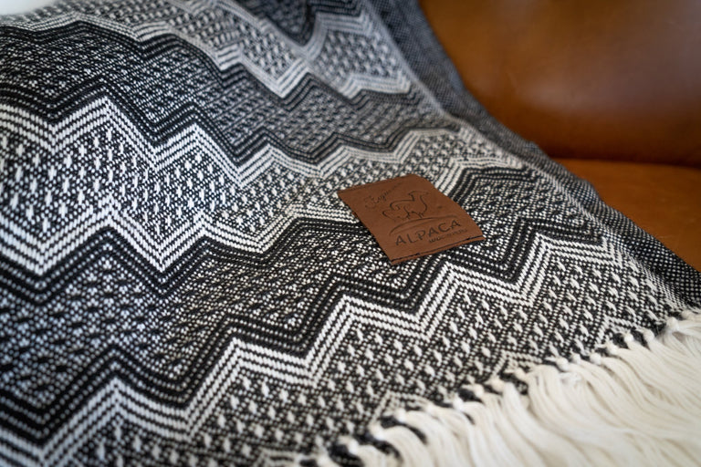 ALPACA BLACK CHAKANA (ECUADOR) | THROWS