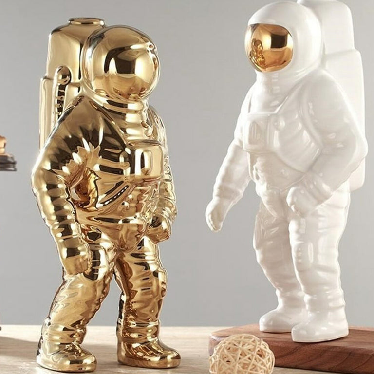 GOLD ASTRONAUT STATUE | FIGURINE