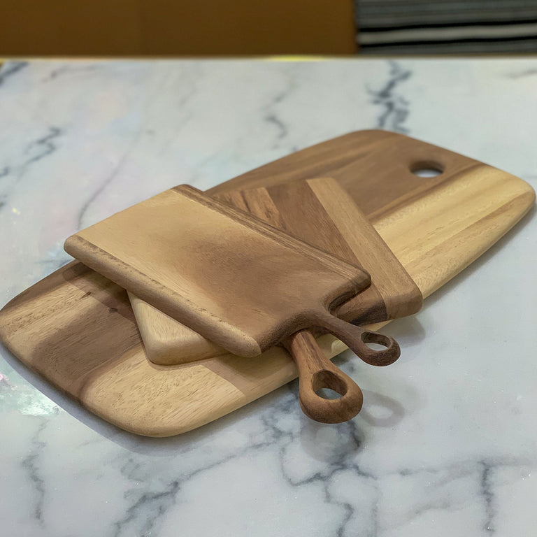 ACACIA RECTANGULAR BOARD WITH HANDLE | BOARD