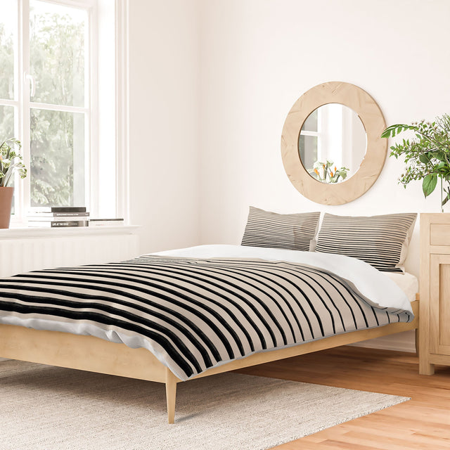 BLACK HORIZONTAL LINES DUVET / COMFORTER