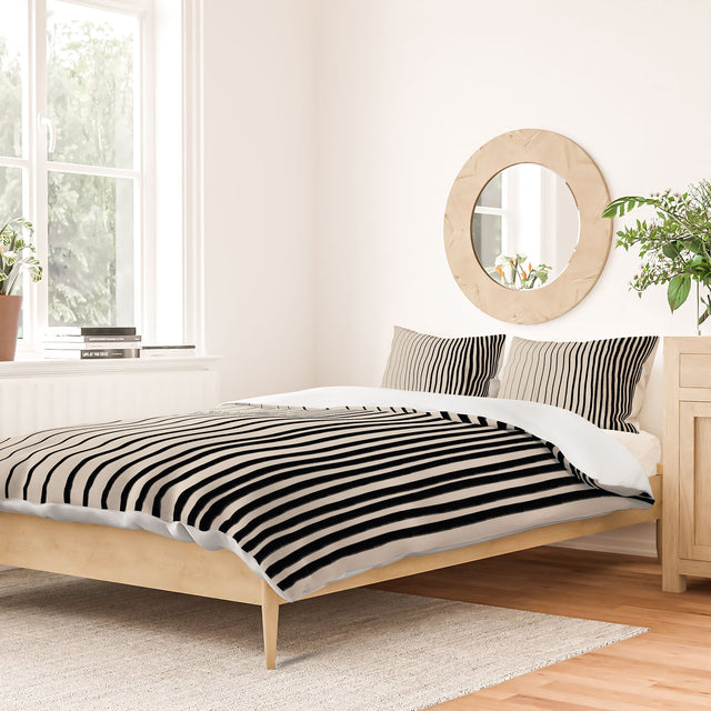 BLACK VERTICAL LINES DUVET / COMFORTER