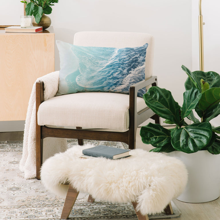 SOFT TURQUOISE OCEAN DREAM WAVES THROW PILLOW