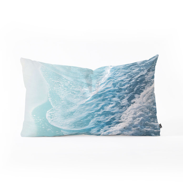 SOFT TURQUOISE OCEAN DREAM WAVES THROW PILLOW