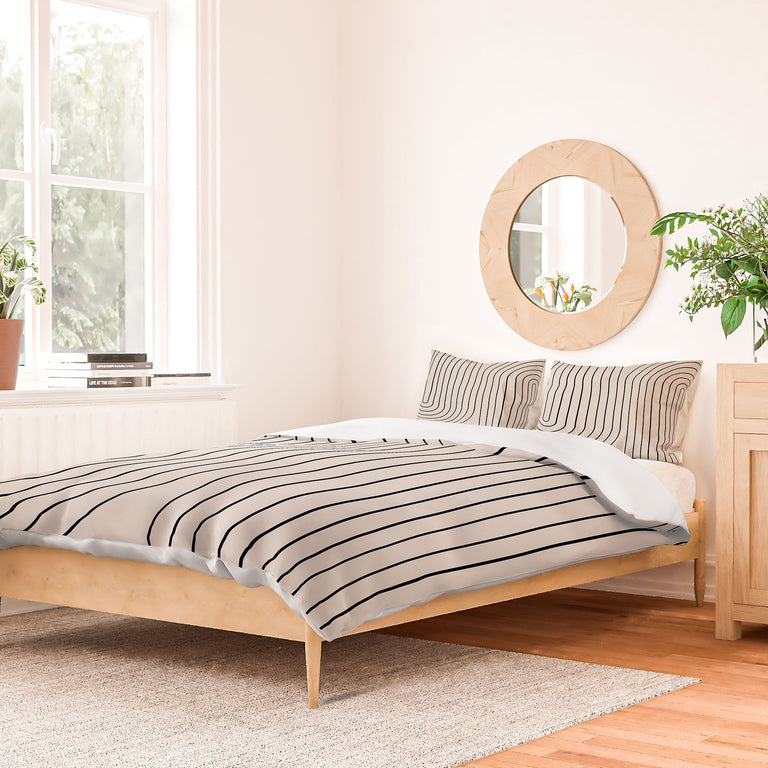 MINIMAL LINE CURVATURE WHITE DUVET / COMFORTER