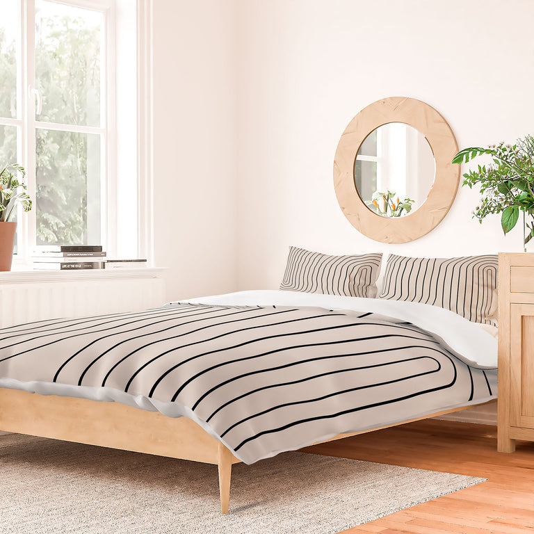 MINIMAL LINE CURVATURE WHITE DUVET / COMFORTER