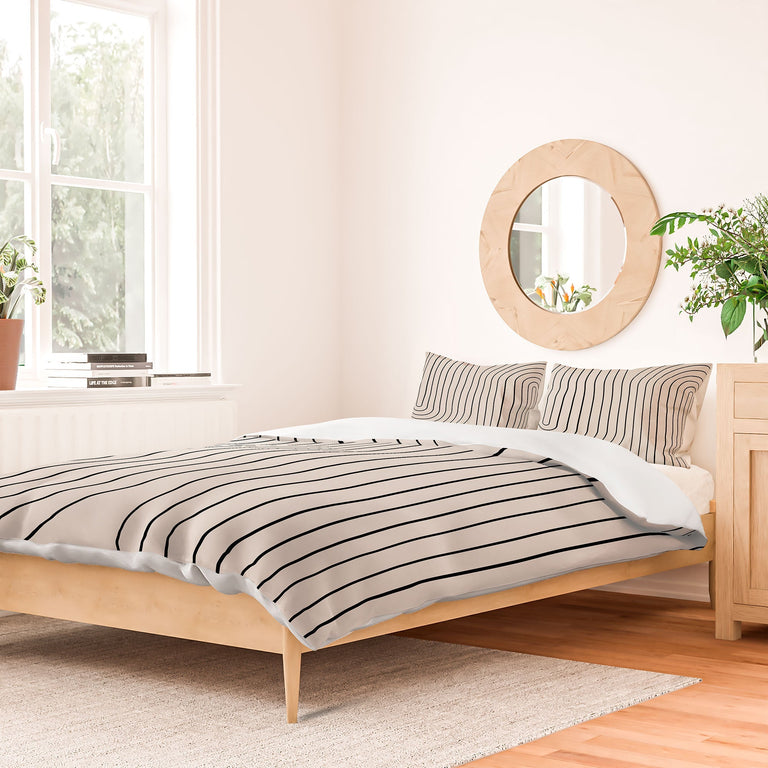 MINIMAL LINE CURVATURE WHITE DUVET / COMFORTER