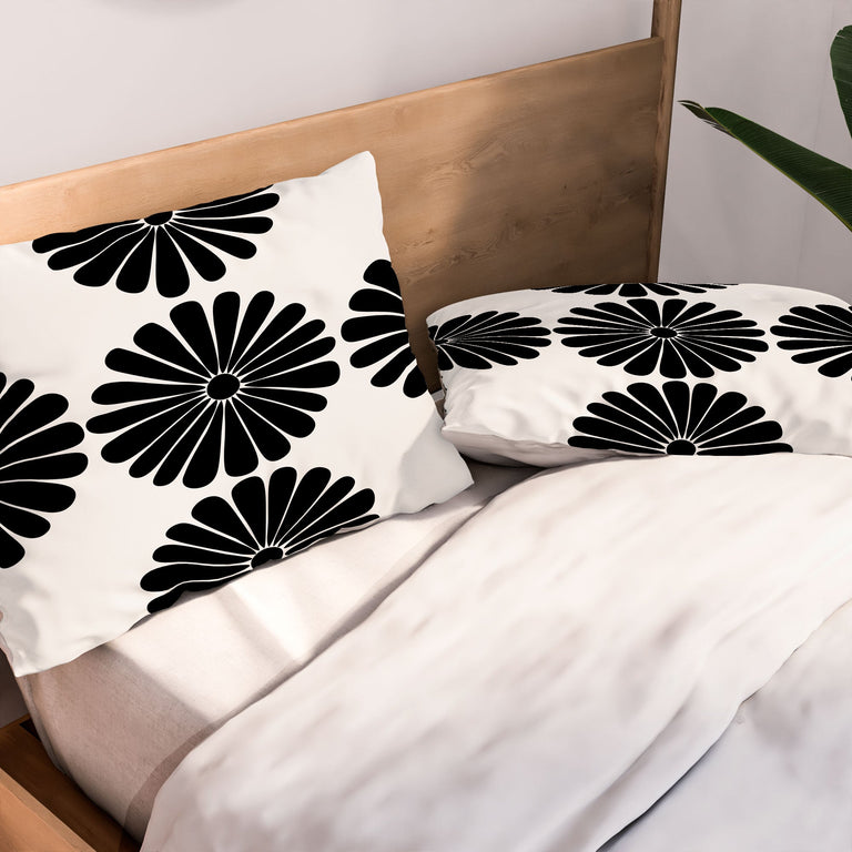 RETRO DAISY I PILLOW SHAMS