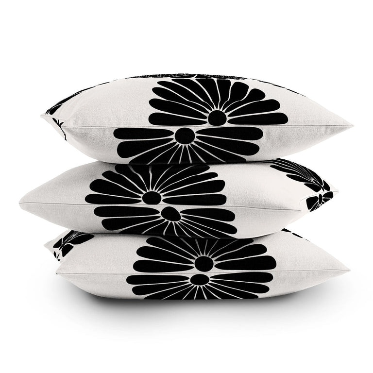 RETRO DAISY I  OUTDOOR THROW PILLOW 20" x 20"