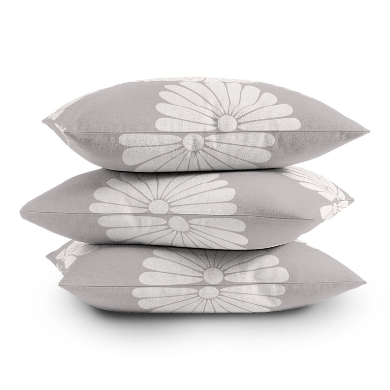 RETRO DAISY XI  OUTDOOR THROW PILLOW 20" x 20"