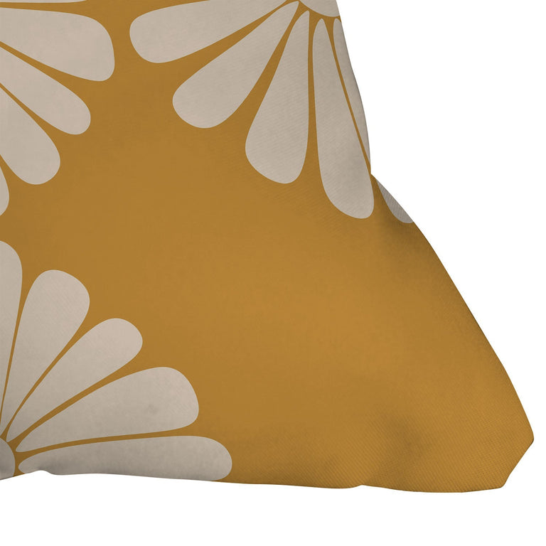RETRO DAISY XIX  OUTDOOR THROW PILLOW 18" x 18"