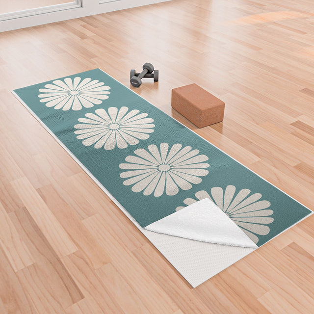 Retro Daisy XXIII Yoga Towel