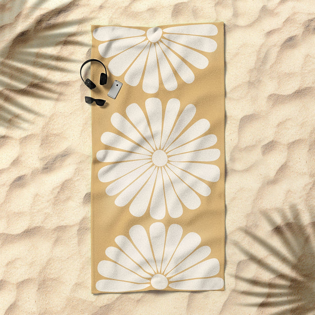 Retro Daisy XXIV Beach Towel