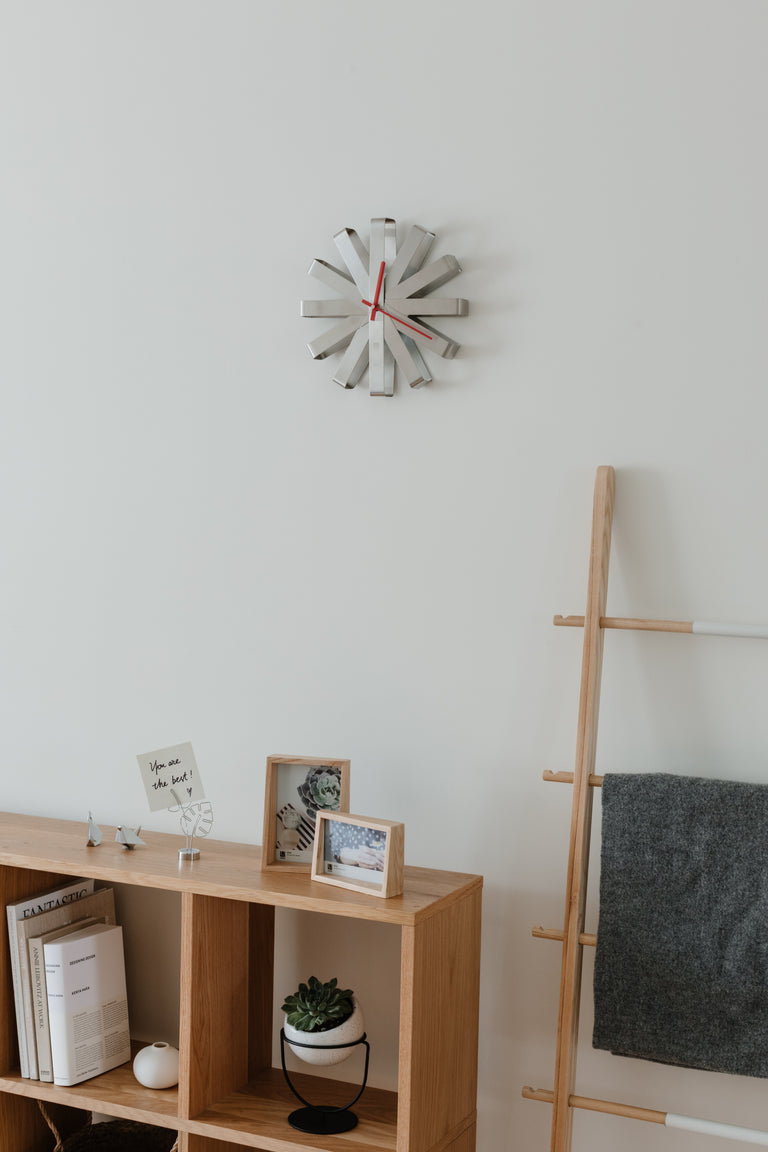 RIBBON WALL CLOCK