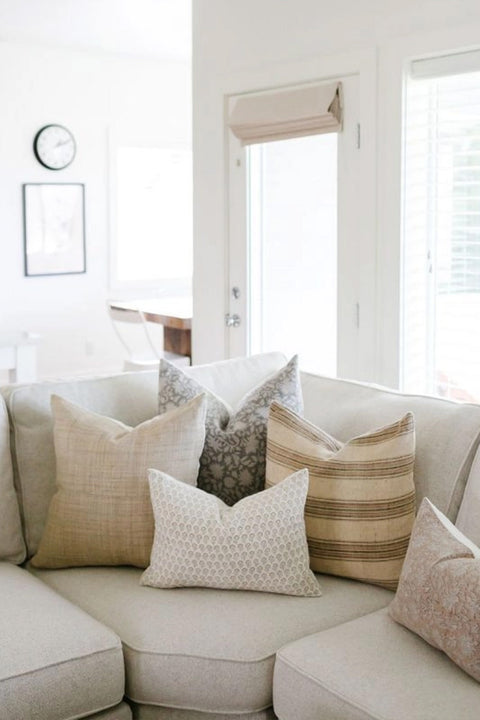 A Guide to Choosing the Right Size Pillows