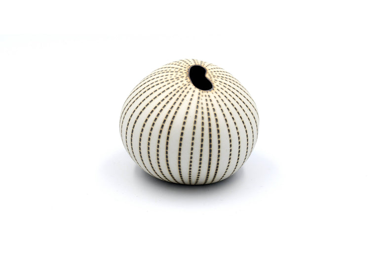 PORCELAIN PEBBLE BUD VASE  •  L