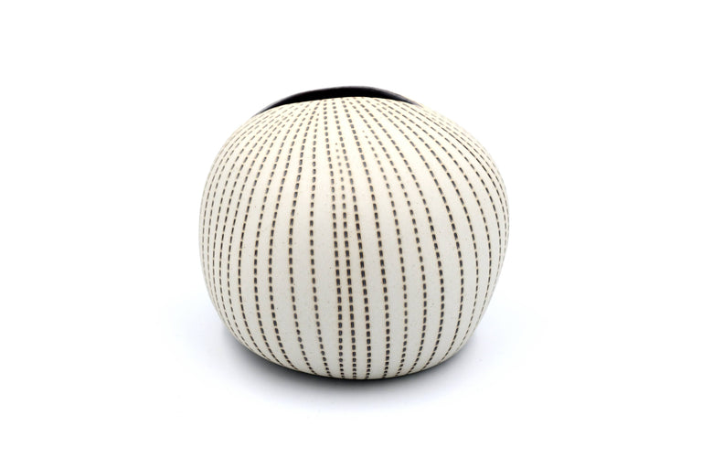 PORCELAIN PEBBLE BUD VASE  •  L