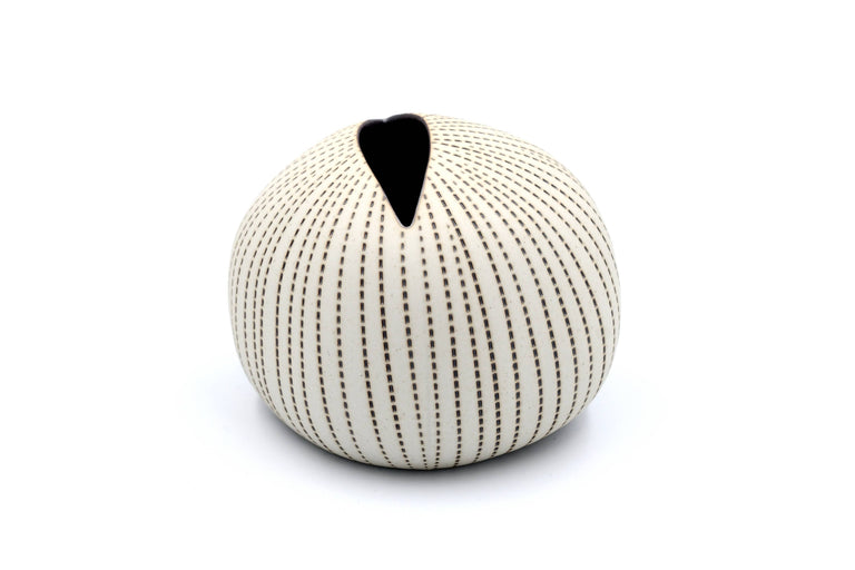 PORCELAIN PEBBLE BUD VASE  •  L