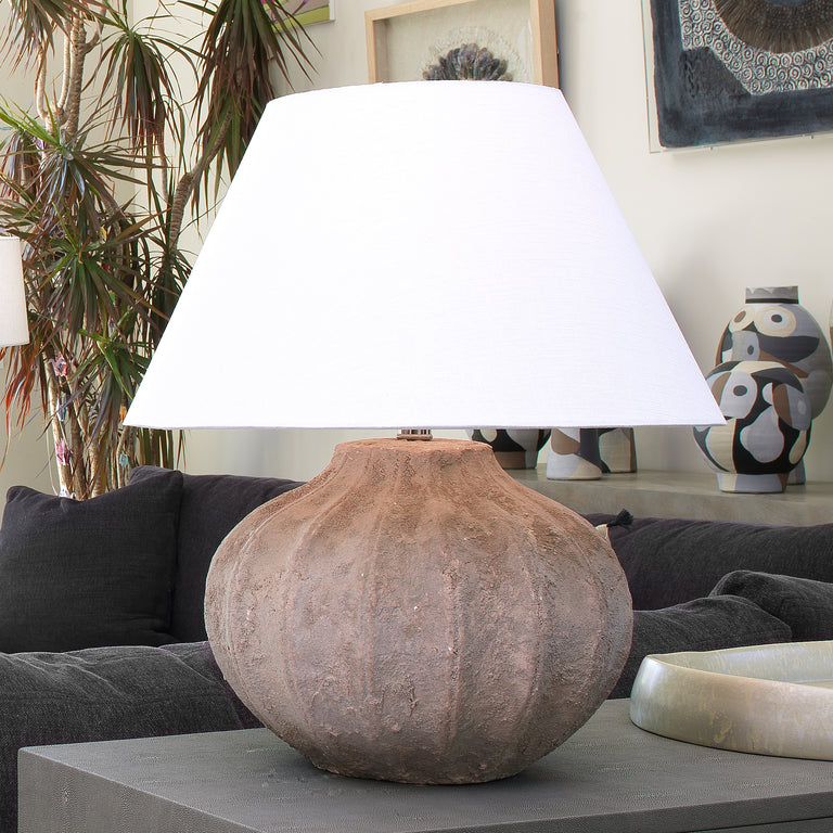 CLAMSHELL TABLE LAMP