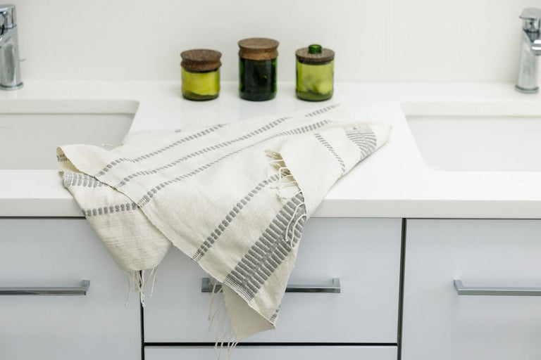 ABAYA HANDWOVEN SUSTAINABLE ETHIOPIAN COTTON HAND TOWEL | BATH