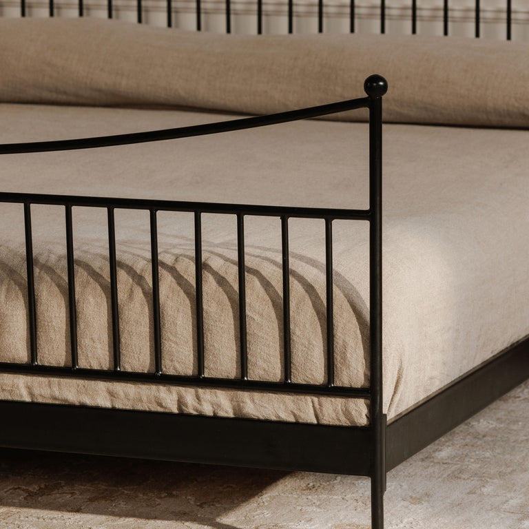 MONET KING BED BLACK