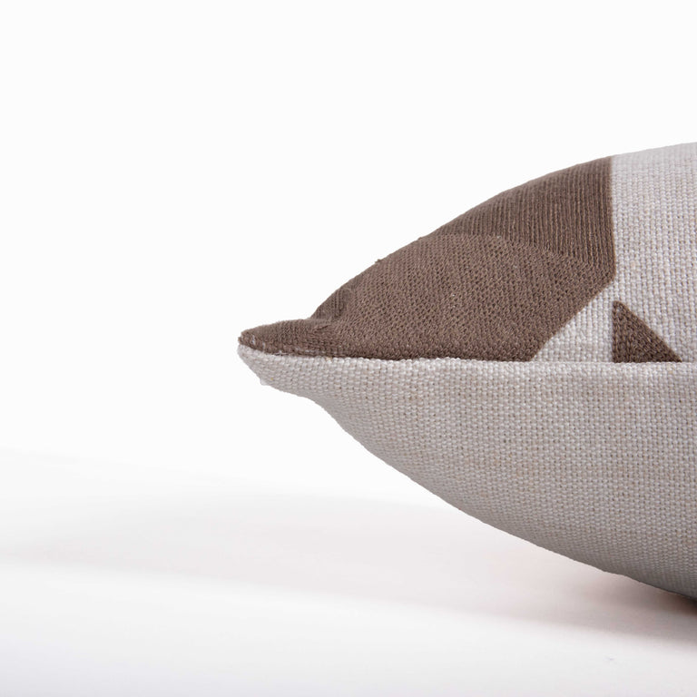 BRØDSGAARD NATURAL  GEOMETRIC GLAM THROW PILLOW