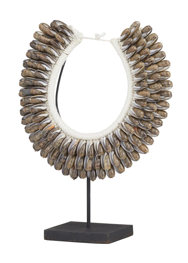 DECORATIVE SHELL NECKLACE | OBJECTS