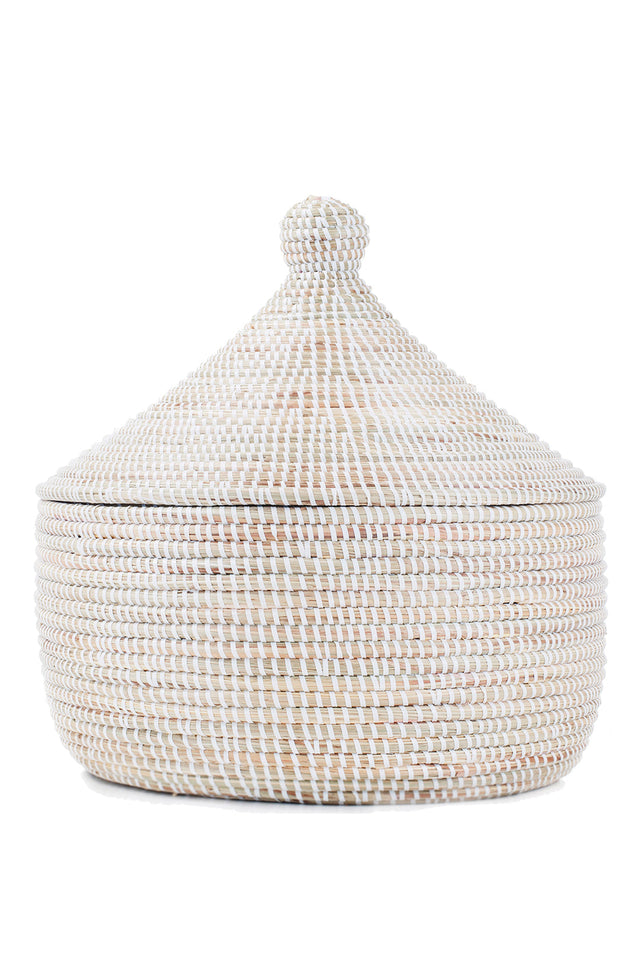 LIDDED WHITE WARMING BASKET