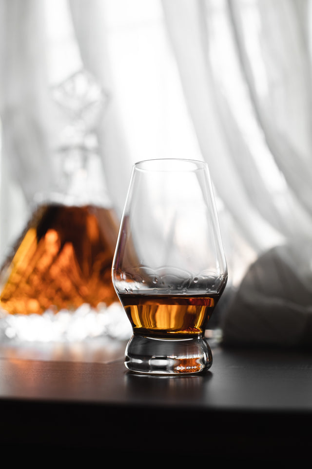 FOOTED CRYSTAL SCOTCH GLASSES