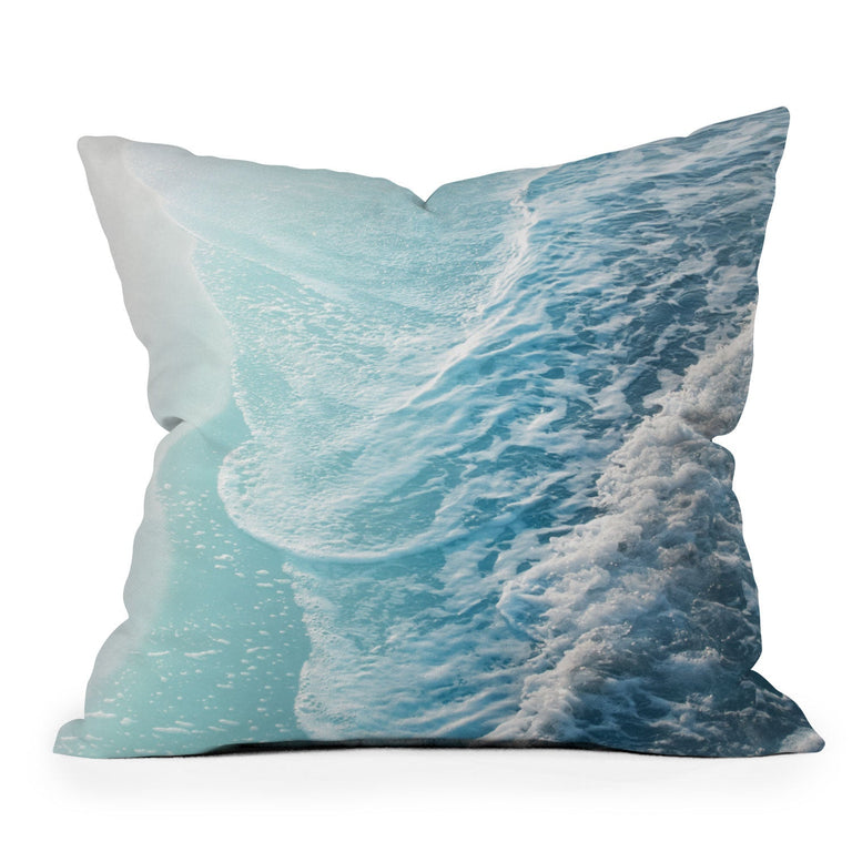 SOFT TURQUOISE OCEAN DREAM WAVES THROW PILLOW
