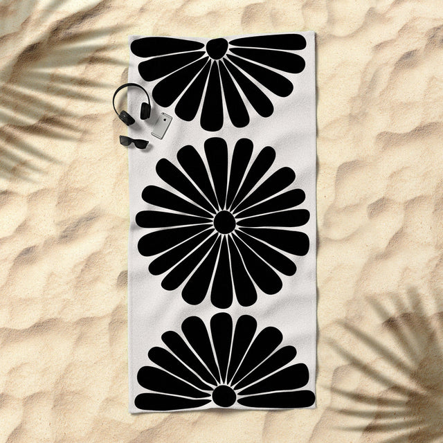 Retro Daisy I Beach Towel