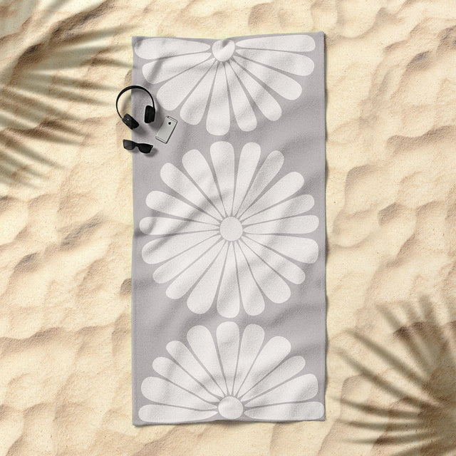 Retro Daisy XI Beach Towel