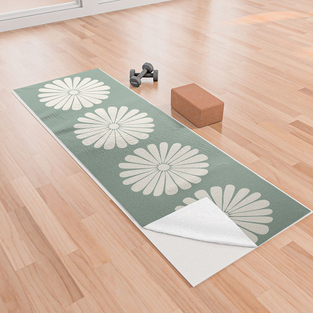 Retro Daisy XX Yoga Towel