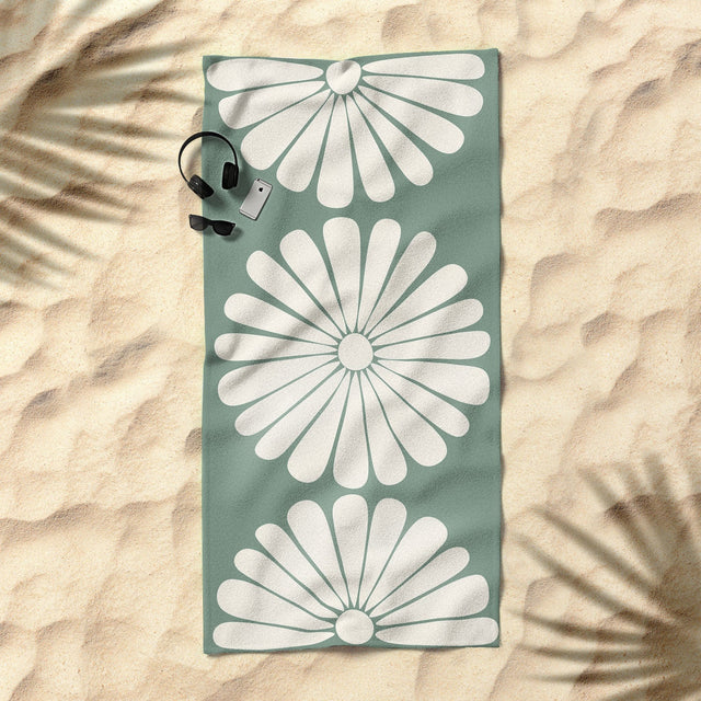 Retro Daisy XX Beach Towel