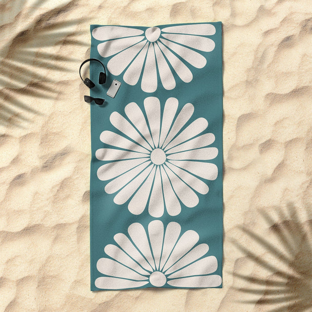 Retro Daisy XXIII Beach Towel