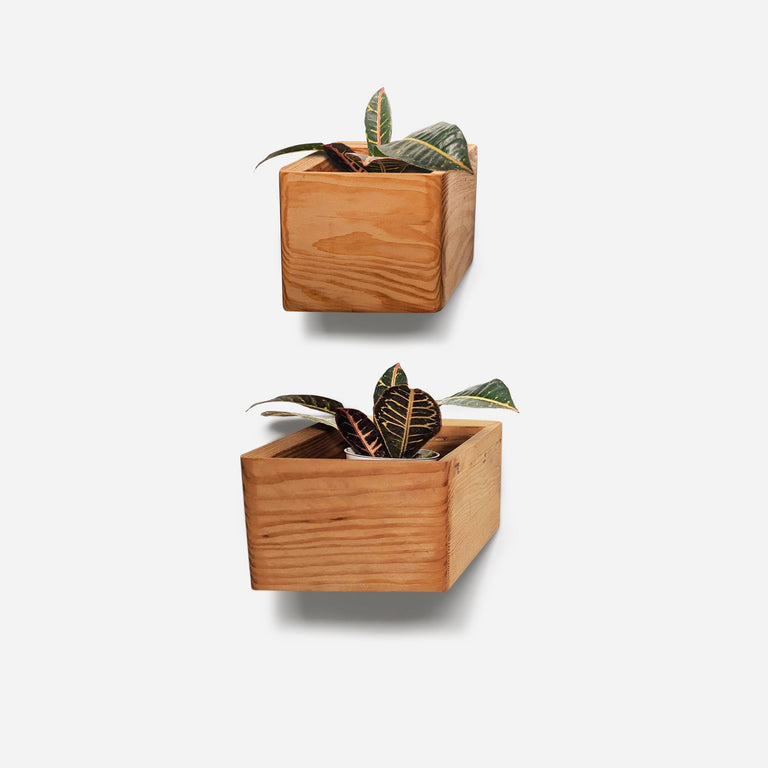 DIAMOND SELF-WATERING, WALL-MOUNTED PLANTER | BY FORMR